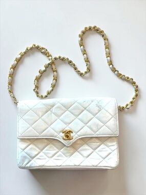 Vintage Chanel White Quilted Flap Bag | Gold Chain Classic